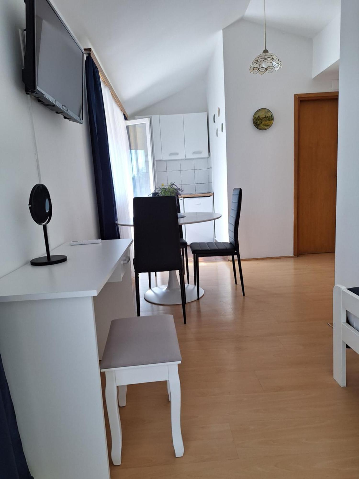 Apartments Kozjan Karlovac Exterior photo